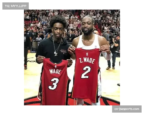 “阿德巴约与李凯尔赛前致意,热火团队氛围助力大胜” “阿德巴约与李凯尔赛前致意,热火团队氛围助力大胜”