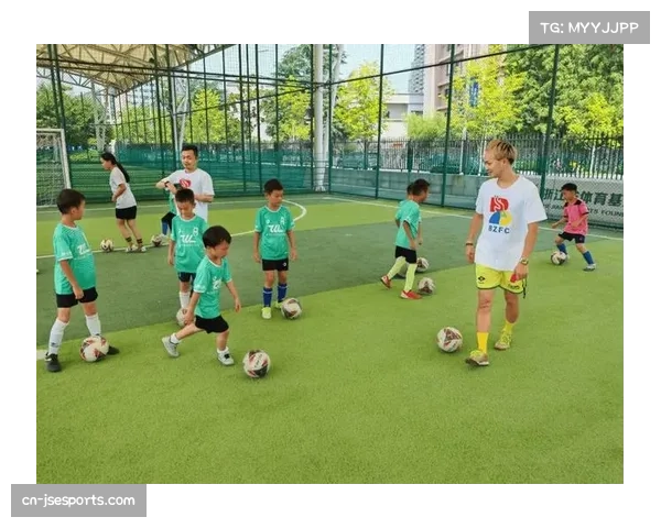 英超俱乐部开展社区足球项目，鼓励青少年参与体育运动